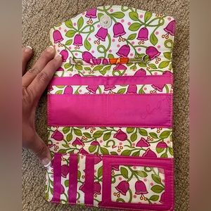 Vera Bradley wallet Lilli Bell pattern RETIRED